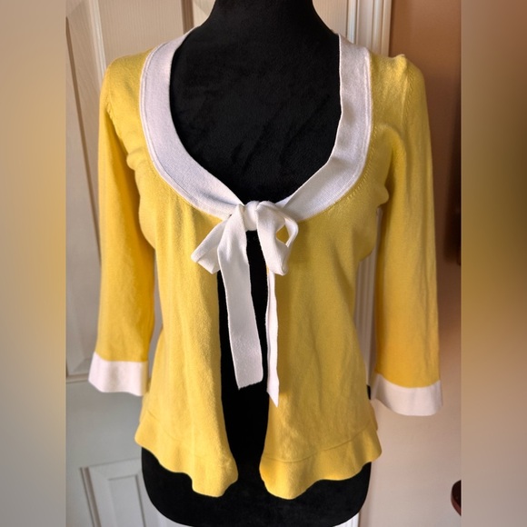 BCBG Maxazria 75% Silk Blend Yellow and white Knit Sweater NWOT - Picture 2 of 9